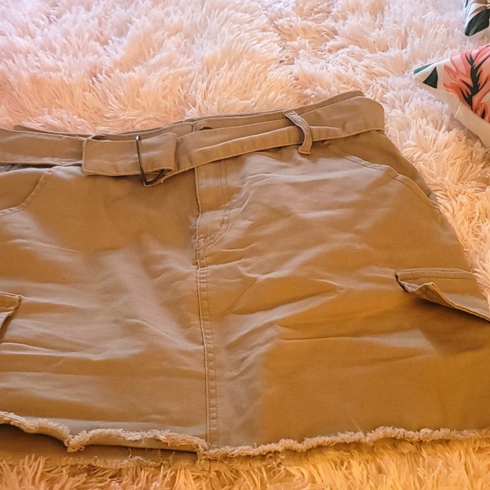 So size 13 cardigan skirt with side pockets